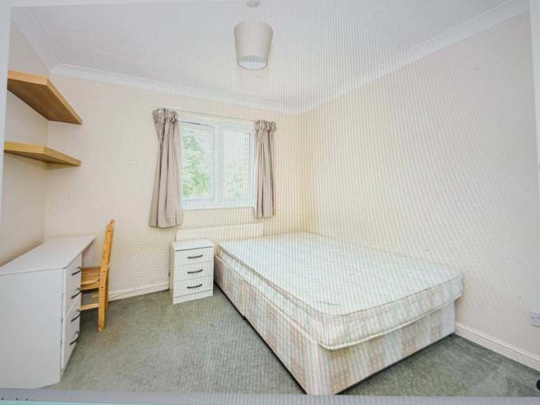 Double Room for Single Occupancy – Excellent Location - Surbiton