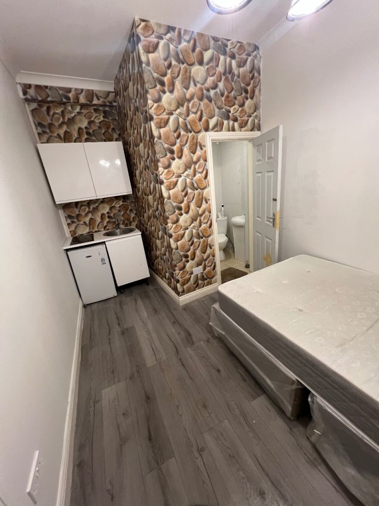 Self-contained Studio Harlesden. DSS