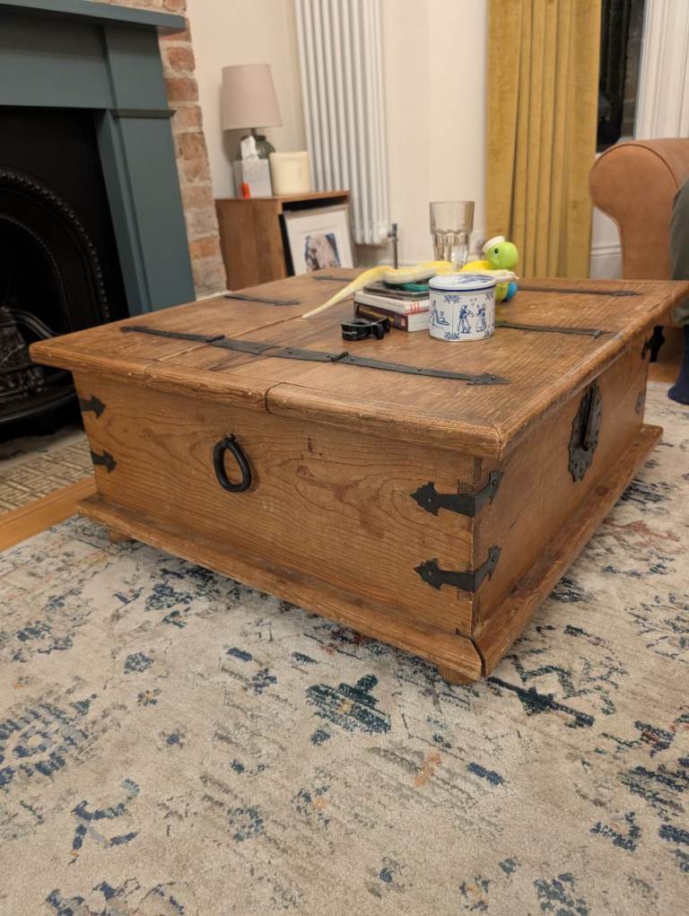Solid Wood Coffee Table Chest – Rustic Style