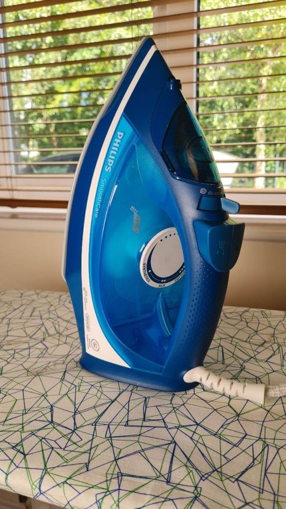 Philips iron and ironing board