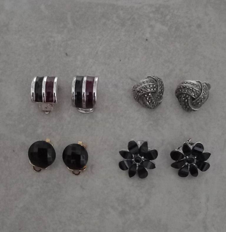 Four Pairs of Clip-On Earrings – Good Condition