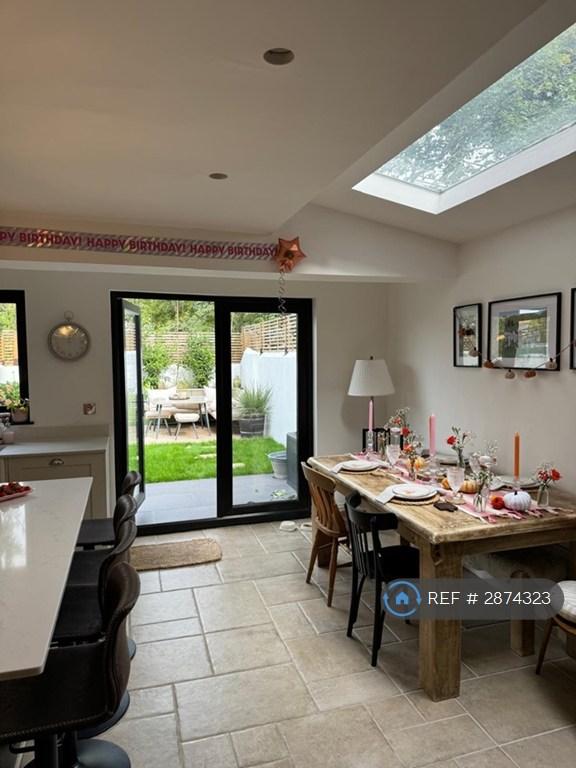 2 bedroom flat in Iveley Road, London, SW4 (2 bed) (#2874323)
