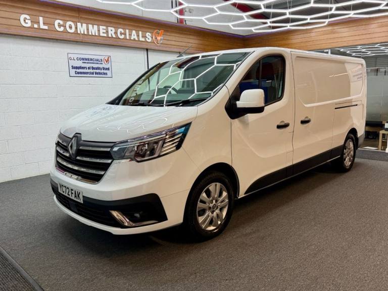 2022 72 RENAULT TRAFIC 2.0 DCI BLUE LL30 SPORT L2 LWB 150 BHP * 10,285 SPORT * D