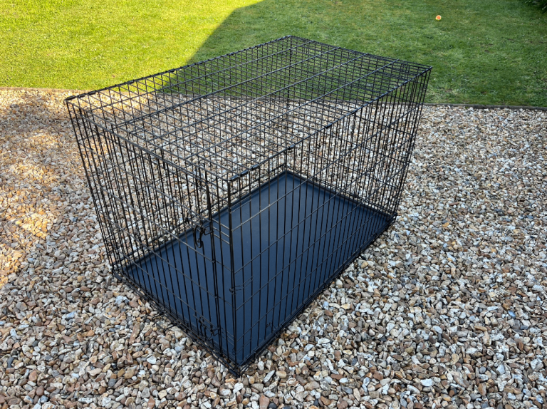 Dog/ Puppy Training Folding Crate 122cm with Plastic Pan in Black