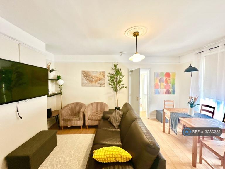 3 bedroom flat in Milton Road, Southampton, SO15 (3 bed) (#3030325)