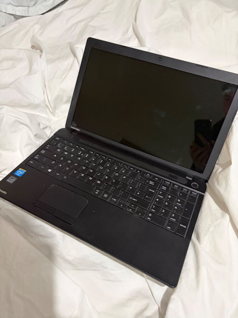 Toshiba satellite c50 laptop - 8gb ram - 15.6” 500gb - good condition 