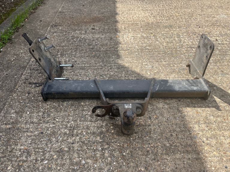 Fwd sprinter towbar and full electric kit + hitch 