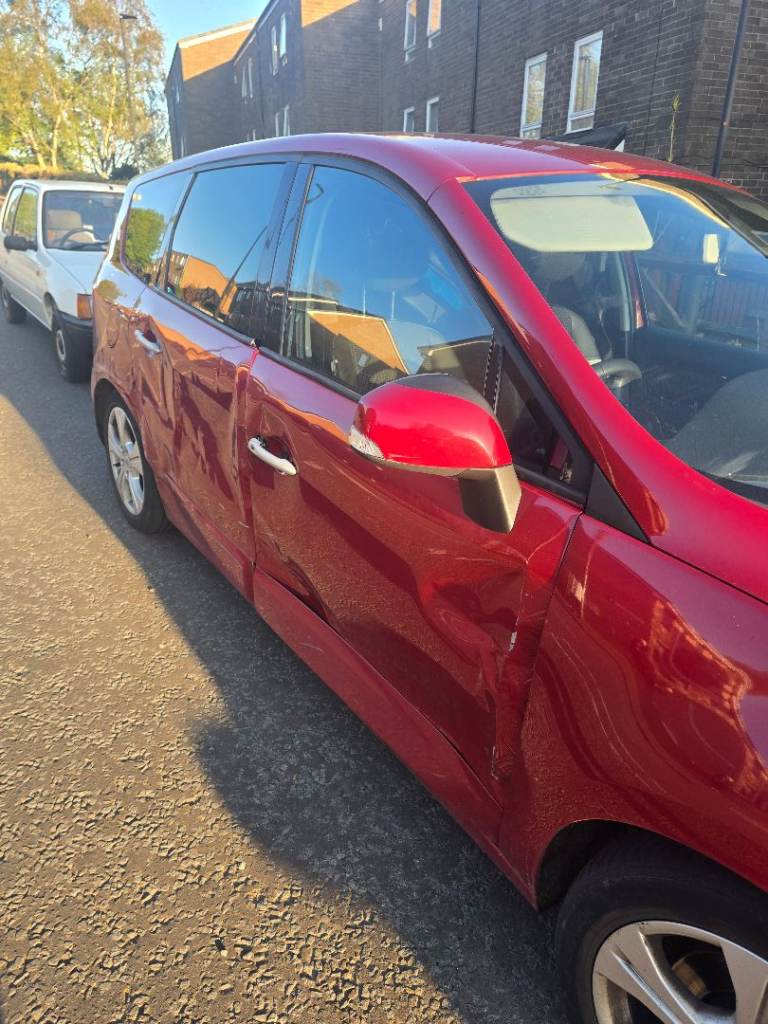 Renault, GRAND SCENIC, MPV, 2011, Semi-Auto, 1461 (cc), 5 doors