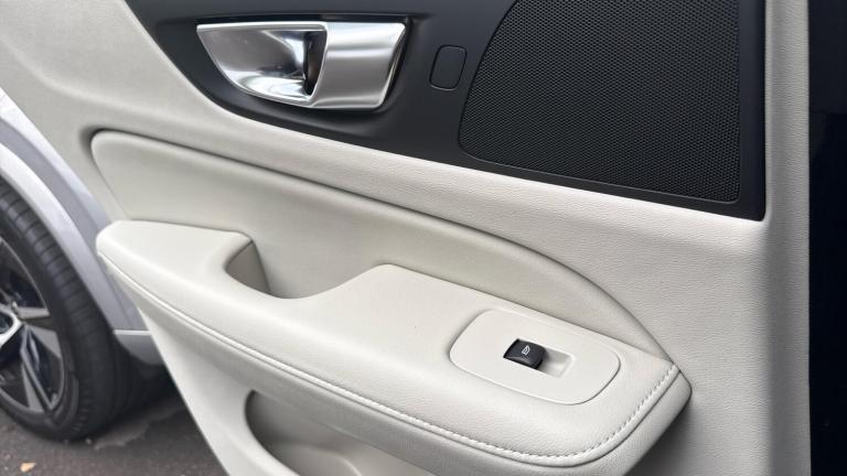 2025 Volvo V60 Plus, B4 Mild hybrid, Petrol, Dark ESTATE Petrol/Electric Hybrid Automatic