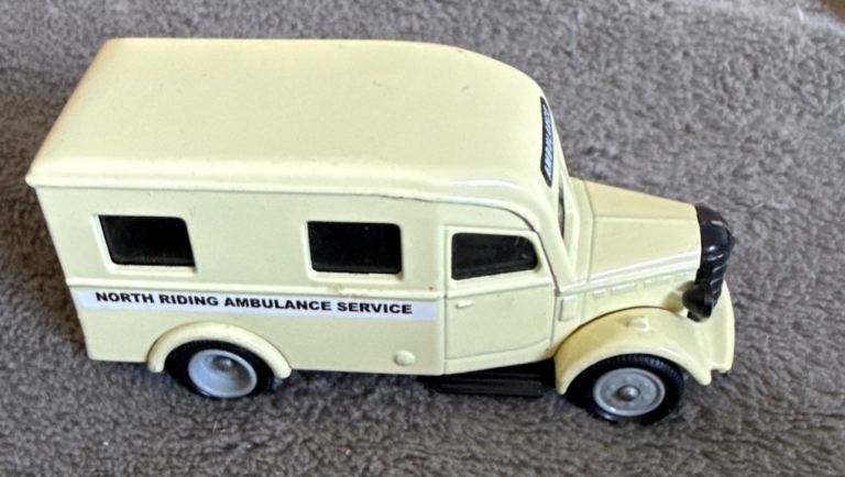 Lledo Promotional cream Bedford ‘North Riding Ambulance Service’Classic toy car!