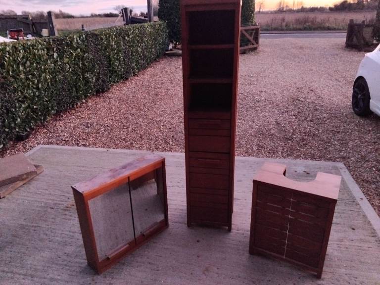 Wooden 3 piece bathroom units 