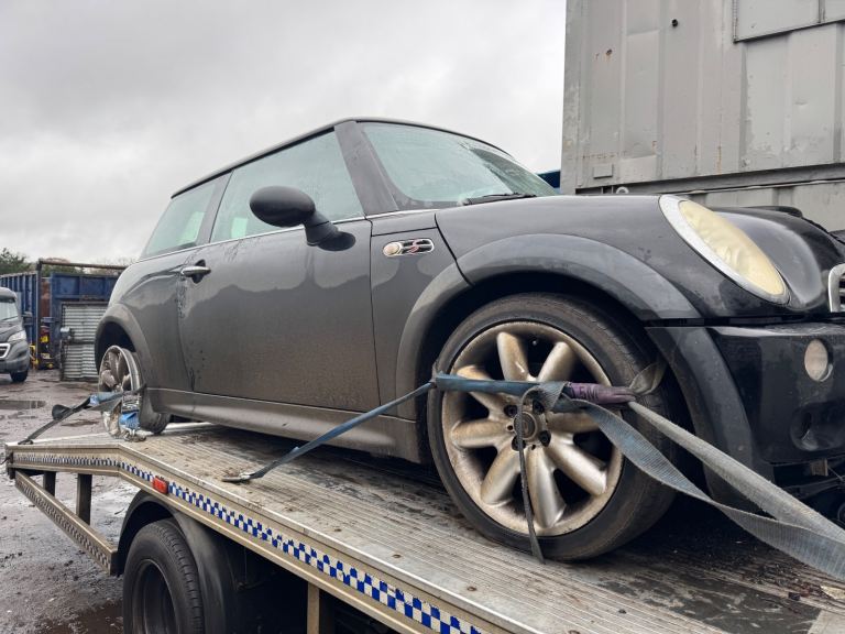 Mini Cooper S 1.6 supercharged 2004 black BREAKING FOR PARTS 