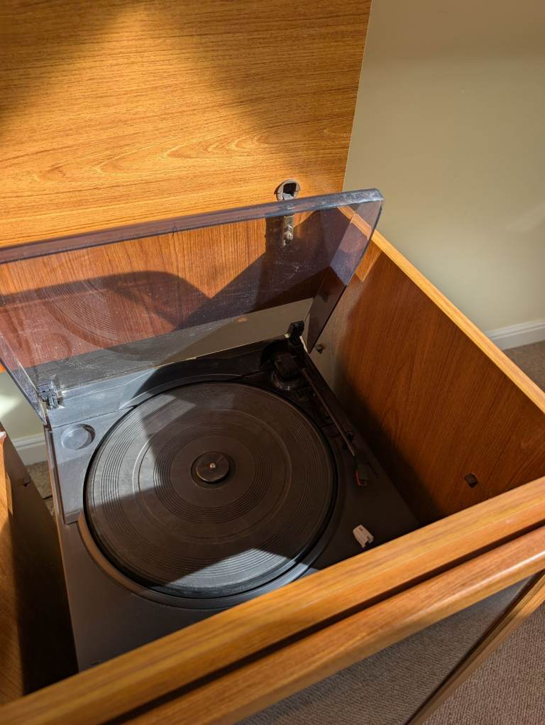 Sanyo Stereo Hi-Fi, Speakers and Cabinet