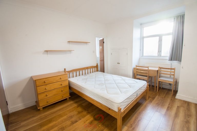 Studio apartment in prime location, Warwick Rd, Kensington, Earls Court, SW5 Ref: 1102
