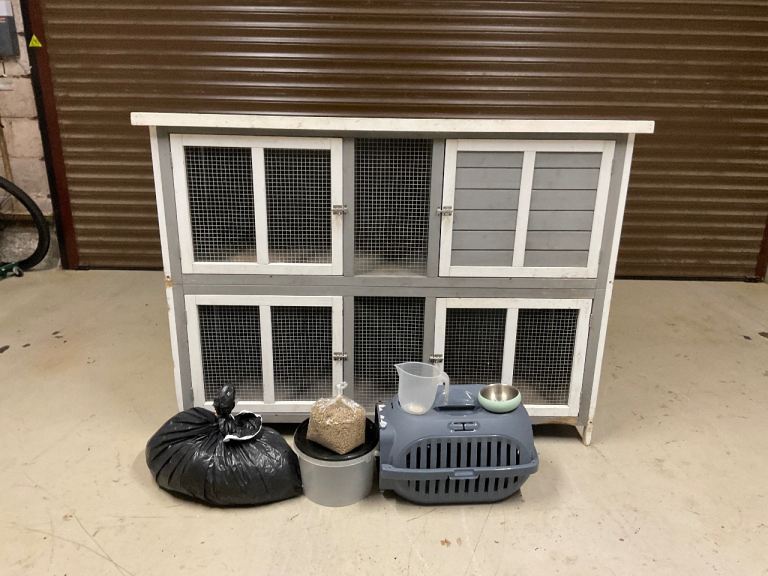 Rabbit or Guinea Pig Hutch (can deliver) +Several Extras. Good Condition 