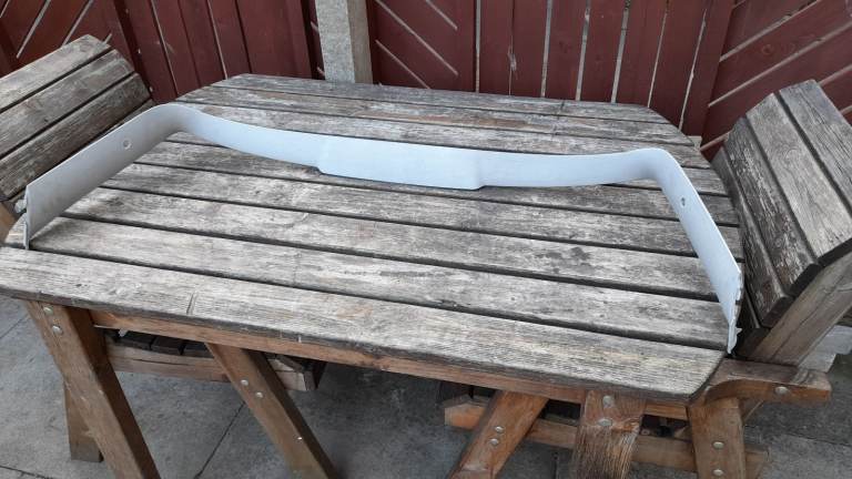 GOLF 4 REAR WINDOW TRIM