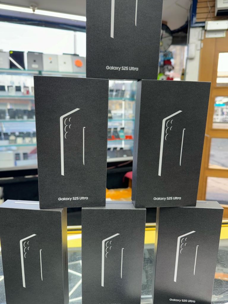 SAMSUNG S25 BRAND NEW BOX ONE YEAR OFFICIAL WARRANTY 