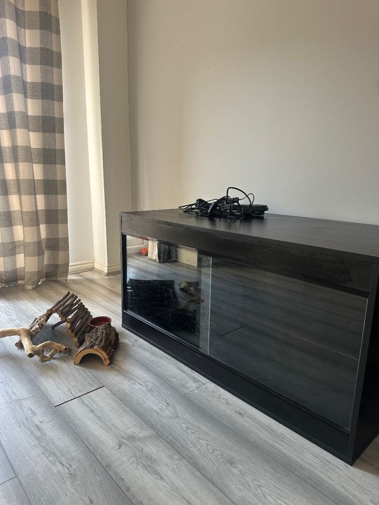 Black vivarium - 4ft by 2ft with all fittings 