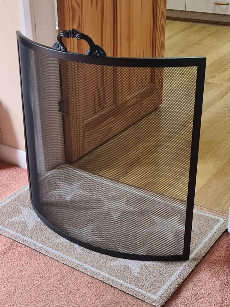Black Curved Fireplace Screen Guard – Good Condition