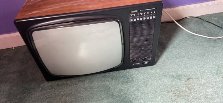 Hitachi CT-208 Vintage TV with Wood Effect Top