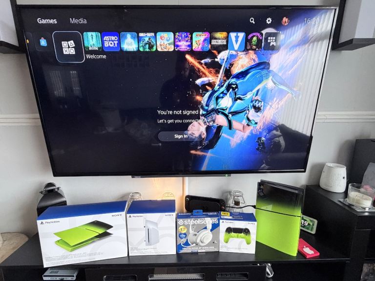 Custom PS5 Disc Edition with Green Covers & Controller