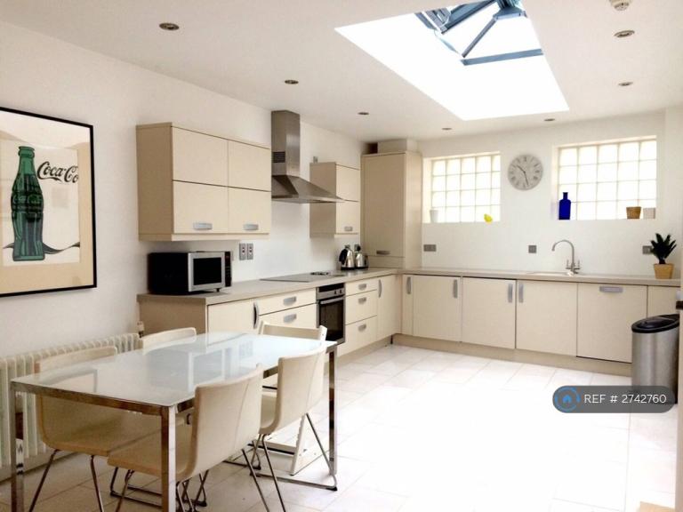 2 bedroom flat in Adelaide Crescent, Hove, BN3 (2 bed) (#2742760)