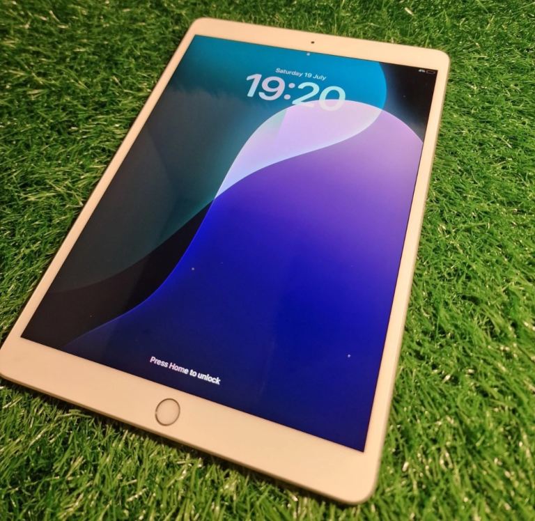 Apple iPad Air (3rd Gen) 64GB – For Parts or Repair