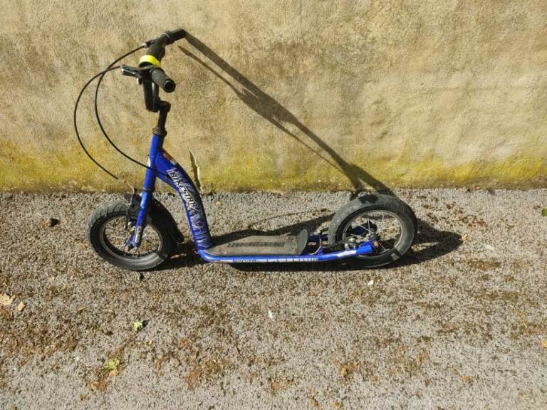 Kids Scooter Bike With Rubber Inflatable Tyres £10 Priced to Sell