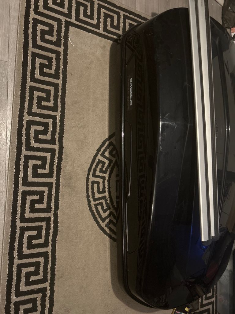 Exodus 470L Roof box + Thule wing bars