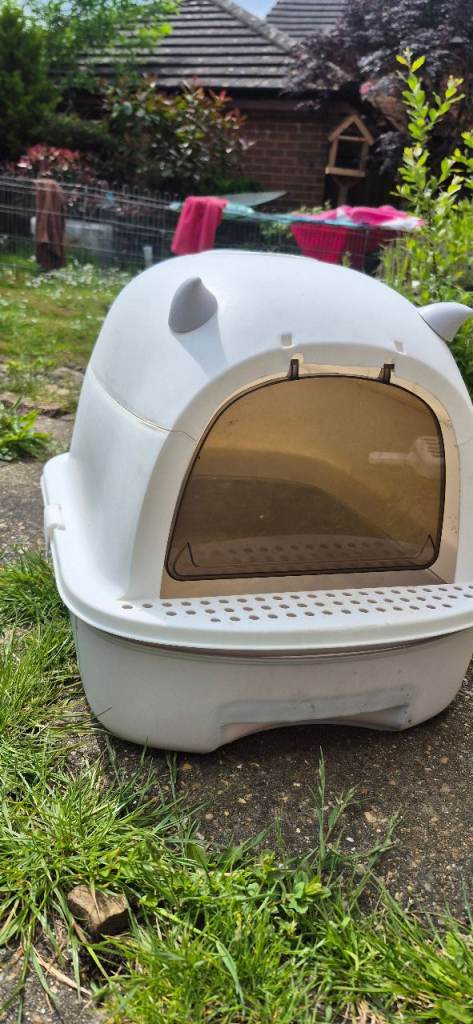 Cat litter tray 