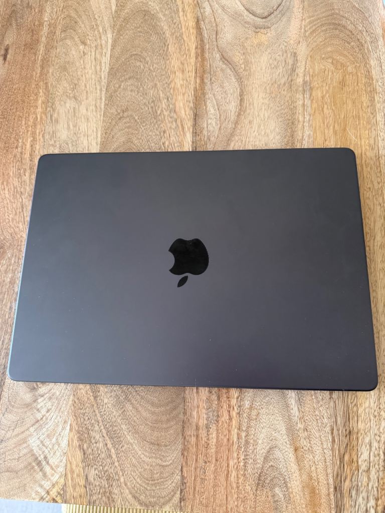 MacBook Pro M4 16gb 512gb 100% Battery Health