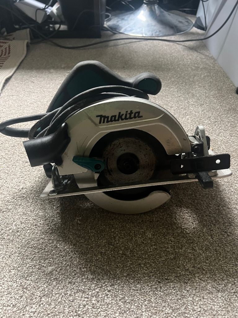 Makita HP6601 240v Chopsaw - £60