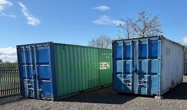 USED A GRADE 20FT SHIPPING CONTAINERS