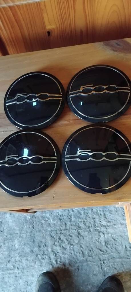 4x New Fait 500 wheel centres