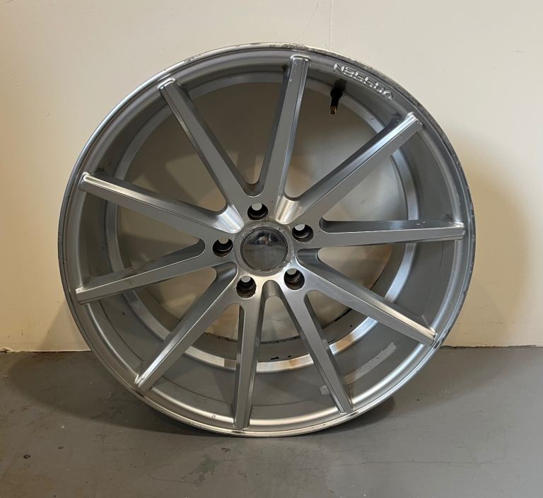20” Alloy wheel 