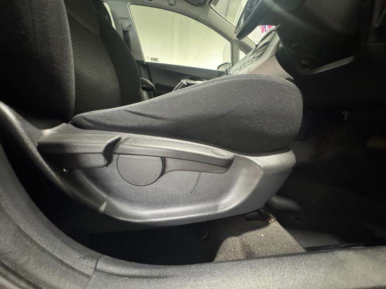 TOYOTA AURIS 1.8 VVT-h T4 2012