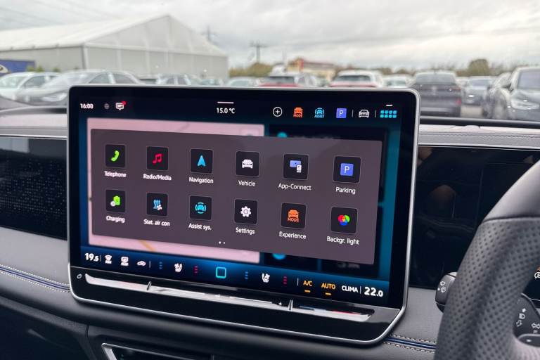 2025 Volkswagen Tiguan 1.5 TSI eHybrid 19.7kWh R-Line DSG Euro 6 (s/s) 5dr SUV Automatic