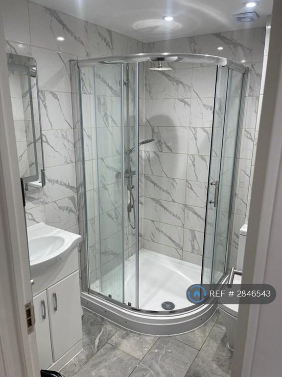 1 bedroom flat in Canberra Road, London, W13 (1 bed) (#2846543)