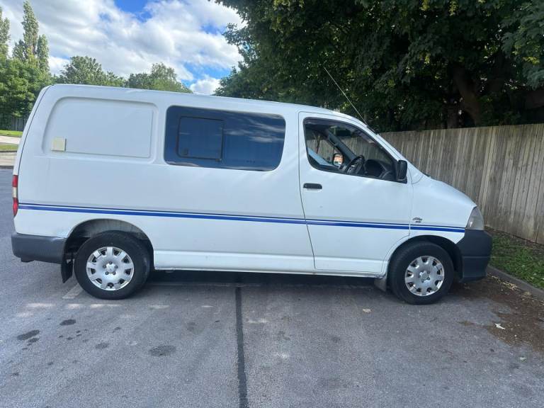 Toyota Hiace 2.5 D4D Camper Van