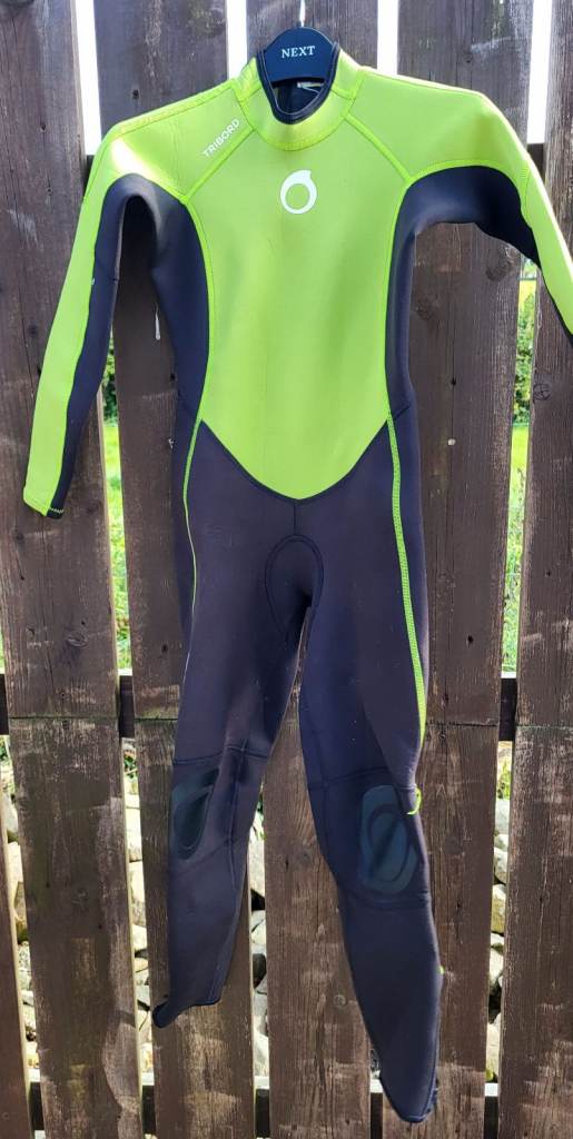 Oxylane Tribord black/green wetsuit in reasonable condition.