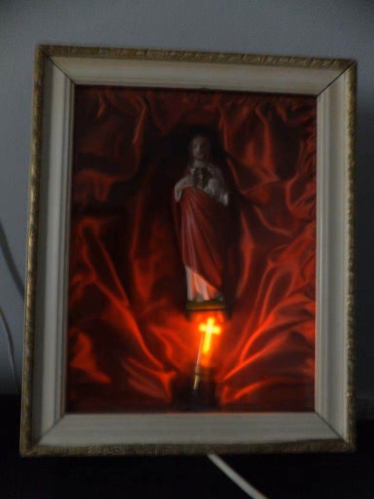 Sacred heart of jesus encased Holy statue in glass box framed lights up 3 Images signs home cross