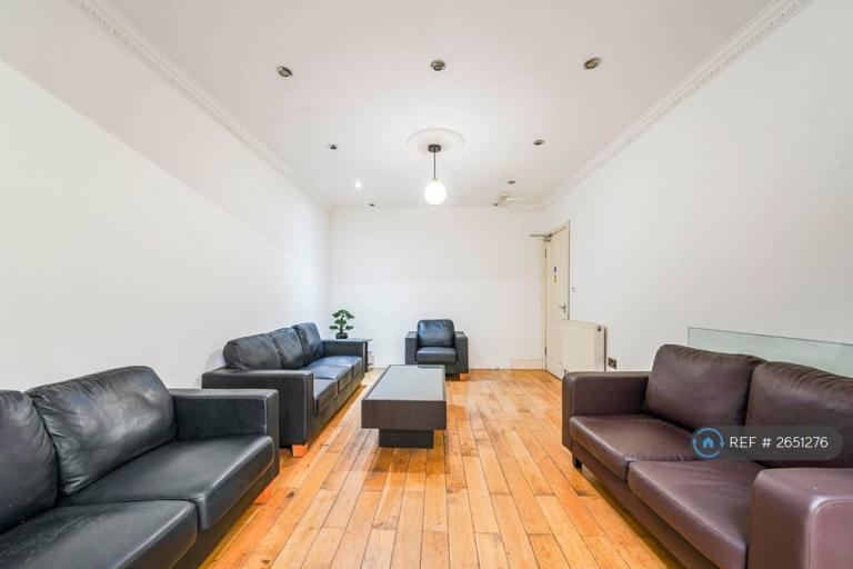 1 bedroom in Nelson Gardens, Whitton, TW3 (#2651276)