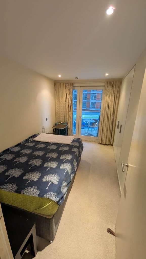Spacious & Cosy double Room for Rent E14 9PL