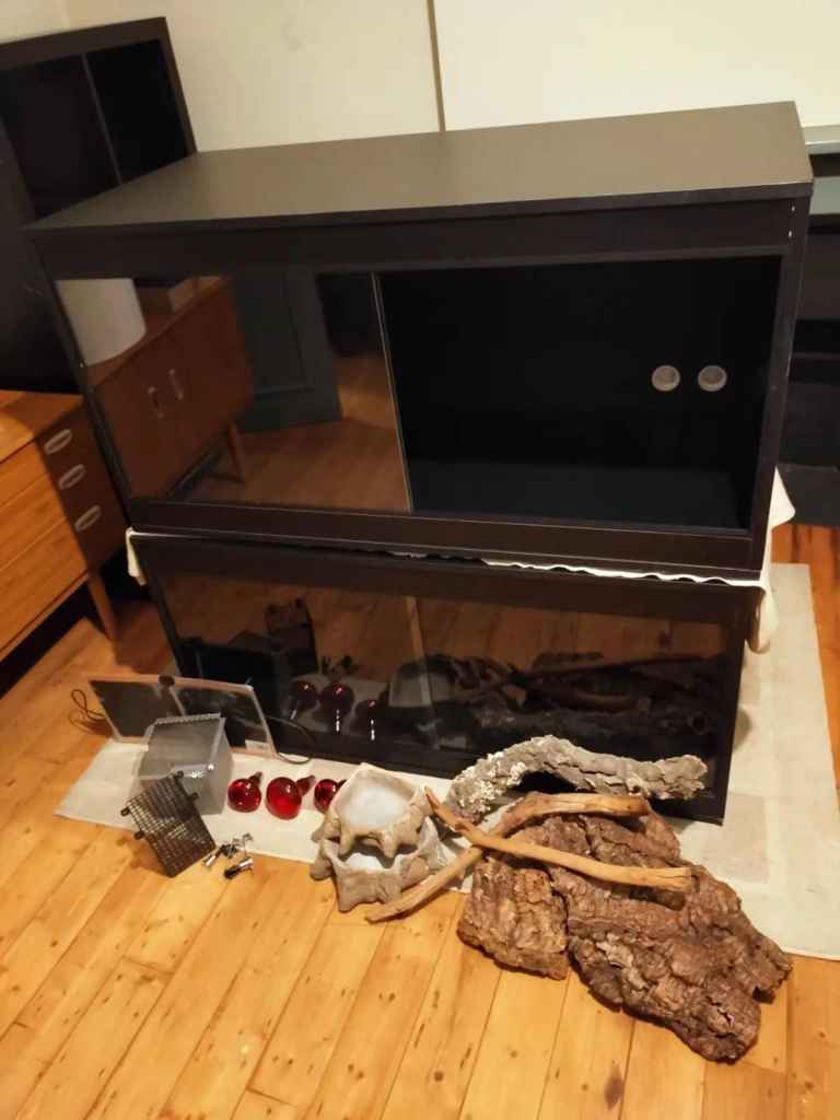 Monkfield Vivariums (2x 4ftx2ftx2ft) with Habistats, Bulbs and Decor