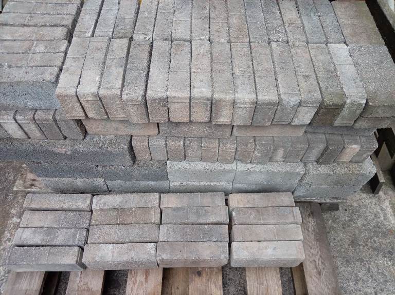 123 reclaimed concrete common bricks 195 x 95 x 47mm