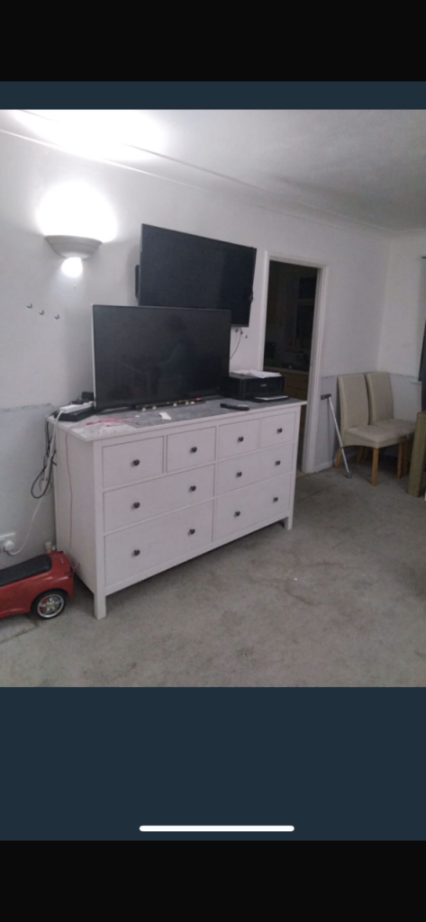 A big seprat living room for rent only for students on ilford lane 