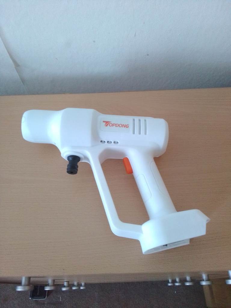 CORDLESS PRESSURE WASHER SOME ACCESSORIES NEW WITH POWER CABLE 