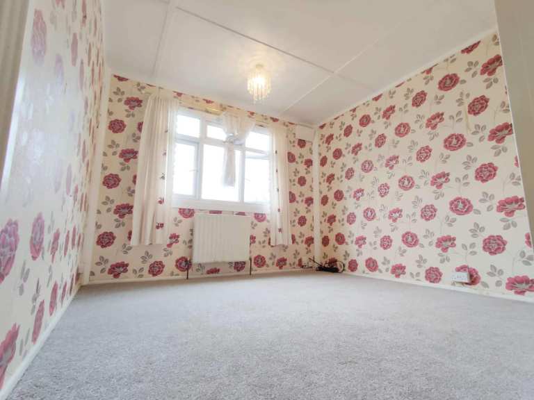 3 BED HOUSE IN MORDEN 1799PCM- DSS ND STUDENT WELCOME