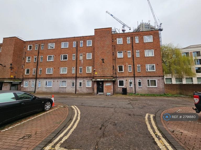 3 bedroom flat in Francis House, London, N1 (3 bed) (#2791880)