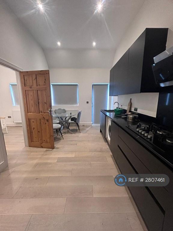 4 bedroom flat in Blenheim Park Road, South Croydon, CR2 (4 bed) (#2807461)